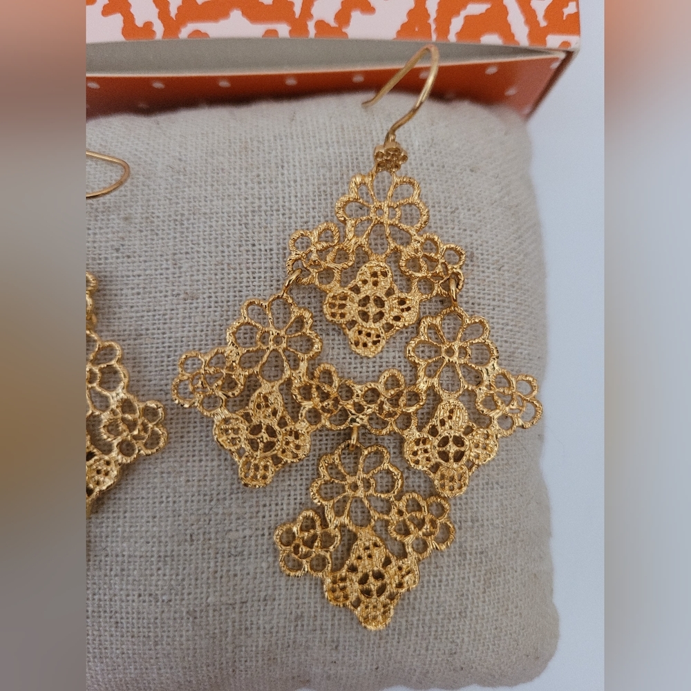 Stella & Dot Vintage Chantilly Lace Chandliers Gold - Picture 4 of 5